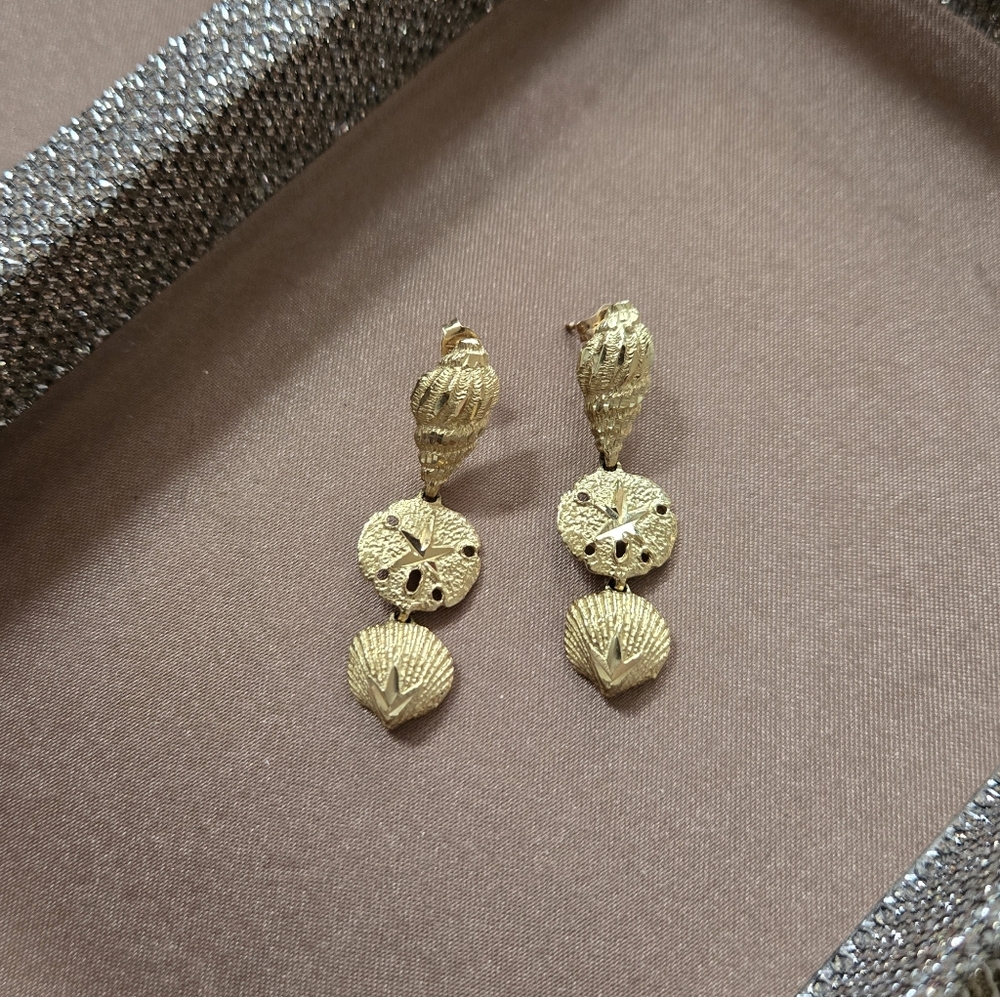 Vintage 14k Diamond Cut Seashell Beach Theme Earrings